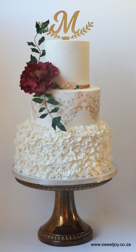 Rose Gold Pink And Burgundy Party, Maroon Gold Wedding Cake, Emerald Green And Burgundy Wedding Cake, Wine And Gold Wedding Cake, Burgundy And Champagne Wedding Cake, Burgundy Theme Wedding Cake, Burgundy And Gold Cake, Emerald Green And Burgundy Wedding, Xv Cakes