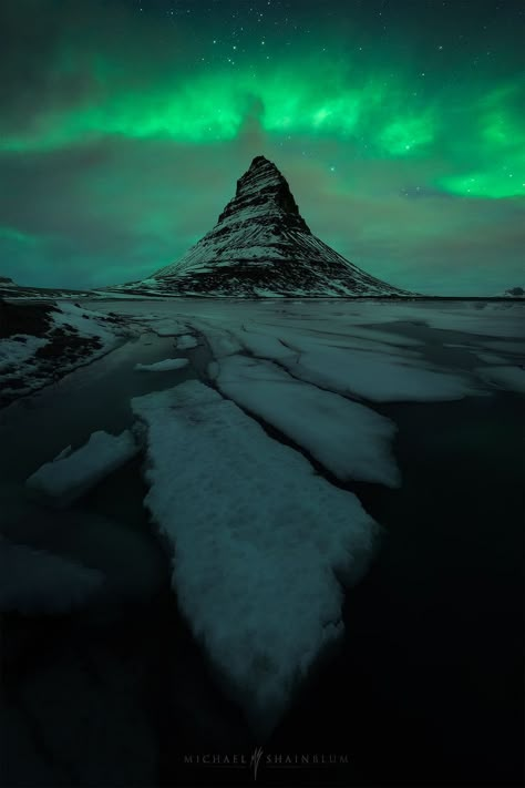 Iceland Northern Lights Photography. #Iceland #europe #photography #travel #travelguide #explore #wanderlust #bucketlist #travelling Iceland Northern Lights, Northern Lights Photography, Aurora Lights, Lights Photography, Iceland Landscape, Iceland Photography, Nepal Travel, The Aurora, Iceland Travel