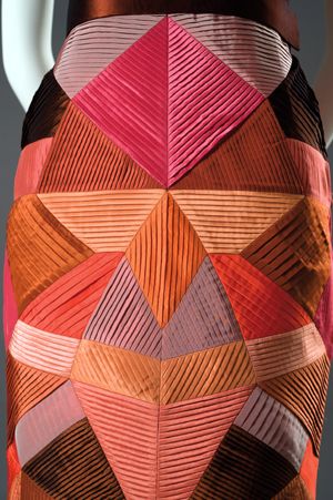 Roberto Capucci. Patchwork High Fashion, Mode Origami, Roberto Capucci, Got Costumes, Fashion Texture, Detail Couture, Origami Fashion, Intarsia Woodworking, Geometric Fashion