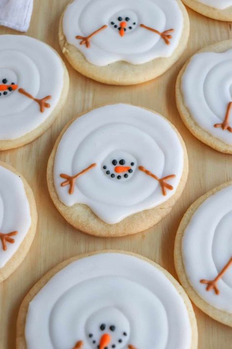 Delight in whimsical sweetness with these easy melted snowman sugar cookies! Capture the charm of winter in every delicious, festive bite. Snowman Sugar Cookies, Sugar Cookies Christmas, Star Sugar Cookies, Melted Snowman Cookies, Christmas Cookies Kids, Easy Royal Icing Recipe, Christmas Sugar Cookies Decorated, Christmas Cookie Box, Melted Snowman