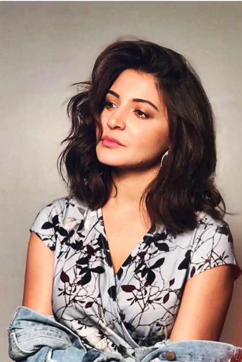 Anushka sharma 😍 😍 Hair Cut Styles For Women, Hair Cut Styles, Best Short Hair, Short Hair Outfits, Short Hair Cut, Easy Care Hairstyles, Cool Short Hairstyles, Bollywood Wedding, Anushka Sharma