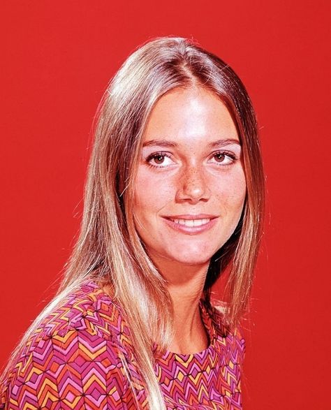 Peggy Lipton  American actress  Margaret Ann Lipton (August 30, 1946 – May 11, 2019) was an American actress, model, and singer. Well known through her role as flower child Julie Barnes in the counterculture television series The Mod Squad (1968–1973) for which she won the Golden Globe Award for Best Actress – Television Series Drama in 1970. Julie Barnes, Peggy Lipton, 60s Tv Shows, Michael Cole, Celebrities Who Died, Abc Photo, Portrait Vintage, Mission Impossible, Hollywood Legends