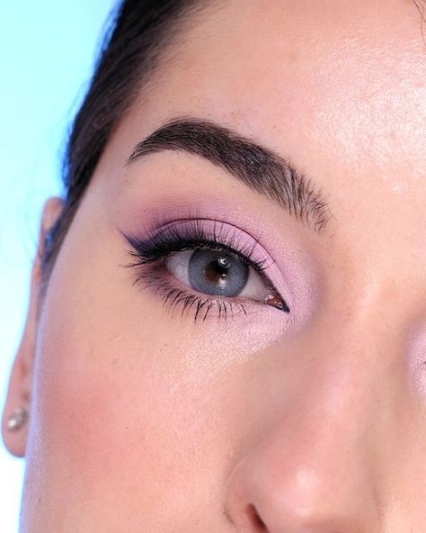 Wing Eyeshadow, Rose Quartz Palette, Smokey Wing, Star Eyeliner, Purple Eye Makeup Tutorial, Purple Eyeshadow Looks, Purple Makeup Looks, Bretman Rock, Purple Eyeliner