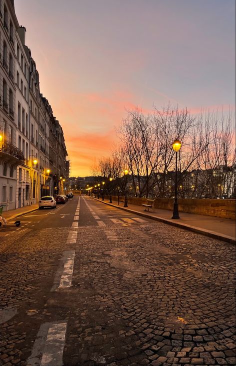 Sunrise in the quartier latin Paris Life, Books Aesthetic, Aesthetic Things, Book Aesthetic, Travel Inspiration, Paris, Books, Travel, Pins