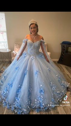 Winter Wonderland Dresses Sweet 16, Cinderella Quince Hairstyles, Pink Ball Gowns, Sky Blue Quinceanera Dresses, Light Blue Quinceanera Dresses, Blue Quinceanera Dresses, Cinderella Quinceanera, Debut Gowns, Dresses Light Blue