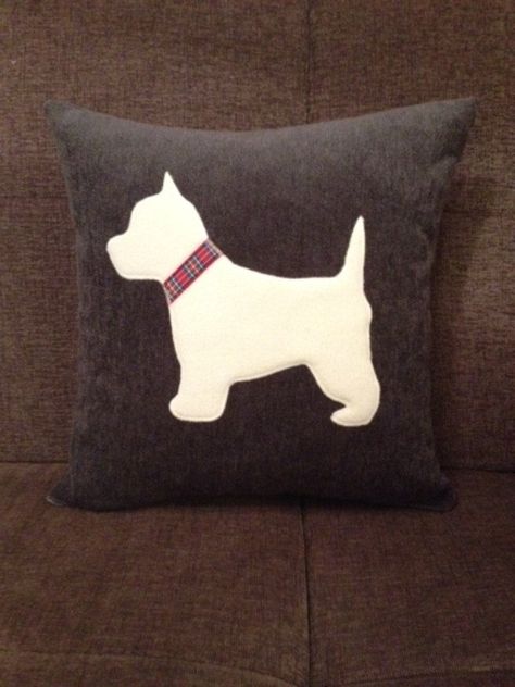 Applique Cushions, Free Cross Stitch Charts, Westie Dog, Sewing Cushions, Diy Pillow Covers, Wool Applique Patterns, Book Pillow, Pillow Tutorial, Dog Cushions