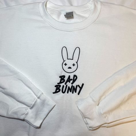 Bad Bunny Merch, Clothes Embroidery Diy, Sweatshirt Embroidery, Album Frames, Custom Starbucks Cup, Sweatshirt Trendy, Bunny Shirt, Embroidery On Clothes, Embroidered Crewneck