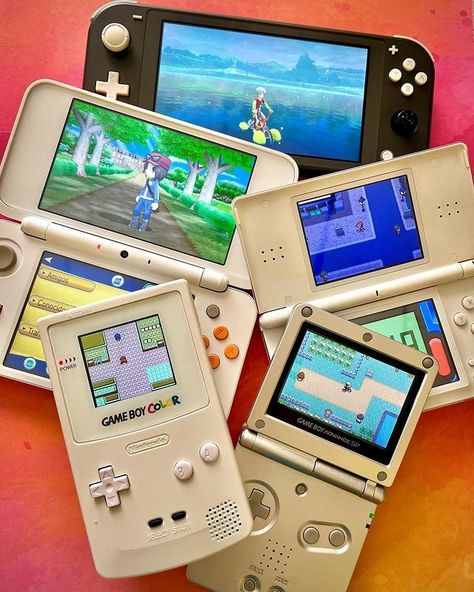 Retro Gaming Console, Nintendo Ds Lite Aesthetic, Retro Video Game Aesthetic, Console Aesthetic, Nintendo Aesthetic, Retro Instagram, Portable Console, Pokemon Video Games, Retro Games Console