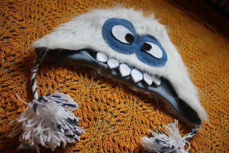 BYOV: bring your own vegetables: How To: Yeti Hat Abominable Snowman Craft, Yeti Costume, Abominable Snowman Costume, Snowman Hat Diy, Kids Fleece Hats, Yeti Hat, Christmas Party Costume, Snowman Costume, Custom Yeti