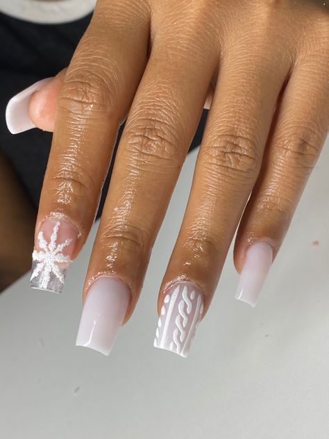 Short Christmas Nail Inspiration, Nails Short Acrylic Christmas, Winter Short Nails Acrylic, White Xmas Nail Designs, Short Winter Nails Black Women, White Base Christmas Nails, Extra Short Christmas Acrylic Nails, Medium Length Acrylic Nails Square Christmas, Shorties Acrylic Nails Square Christmas