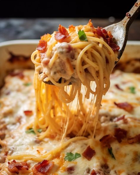 Cream Cheese Baked Spaghetti, Cheese Baked Spaghetti, Cooktop Cove Recipes, Bacon Spaghetti, Cream Cheese Spaghetti, Casserole Kitchen, Spaghetti Ingredients, Spaghetti Recipes Easy, Baked Spaghetti Recipe