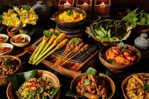 Indonesian Rice Table Recipes, Indonesian Rice Table, Balinese Recipe, Indonesian Dishes, Most Expensive Food, Fish And Chicken, Indonesian Cuisine, Spicy Beef, Dutch Recipes