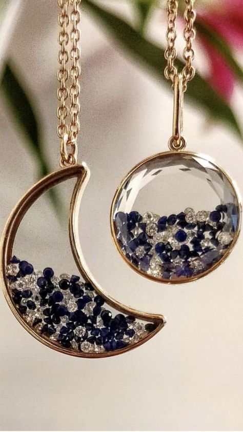 Uv Resin Jewelry Ideas, Resin Jewellery Ideas, Resin Pendant Ideas, Diy Resin Gifts, Moon Circle, Flower Resin Jewelry, Resin Crafts Tutorial, Making Resin Jewellery, Resin Pendants