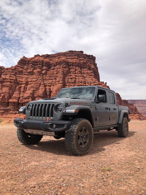 Mojave Jeep, Jeep Gladiator Mojave, Gladiator Mojave, Jeep Keys, 1st Car, Jeep Wallpaper, Dodge Challenger Hellcat, Jeep Jt, Custom Pickup Trucks