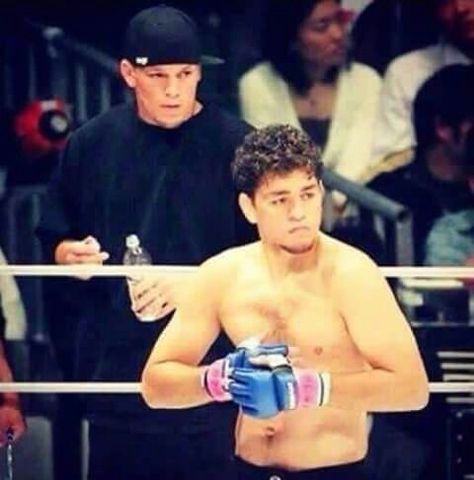 Nick Diaz Pfp, Nick Diaz, Diaz Brothers, Ufc Boxing, Boxing Images, Nate Diaz, Mma Boxing, Mixed Martial Arts, Muay Thai