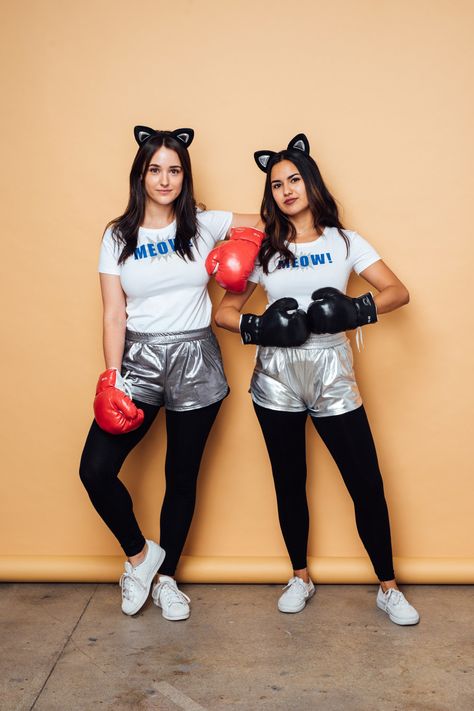 Cat fight. Miss demeanor, shark week, and cards against humanity are cool too! https://www.buzzfeed.com/rachelwmiller/halloween-costumes-amazon-prime?utm_term=.lnJrqggqQ&bffbfood#.elgJEAAEl Group Halloween Costumes For 4, Halloween Costumes Black, Funny Group Halloween Costumes, Pun Costumes, Punny Costumes, Punny Halloween Costumes, Makeup Zombie, Clever Halloween, Diy Halloween Games