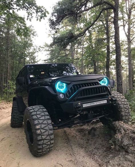 Black jeep with angry blue eyes 2000 Jeep Wrangler, Auto Jeep, Badass Jeep, Jeep Photos, Serie Bmw, Custom Jeep Wrangler, Jeep Ideas, Wrangler Jeep, Hors Route