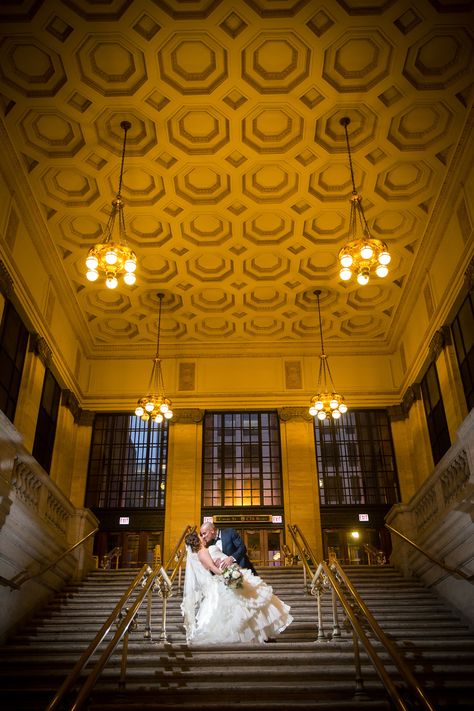 Iconic Chicago wedding photos - on the steps at Union Station :: Anticipation Events Chicago Wedding Photos, Chicago Downtown, Downtown Wedding, Loft Wedding, Downtown Chicago, Union Station, Travel Locations, Glamorous Wedding, Chicago Wedding