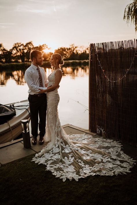 Bride Wedding Color Schemes Gold, Gold Wedding Centerpieces, Golden Hour Wedding, Diy Wedding Arch, Wedding Dress Photography, Gold Wedding Colors, Gold Wedding Theme, Wedding Colour, Gold Wedding Decorations