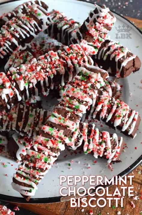 Candy Cane Biscotti, Biscotti Christmas, Christmas Biscotti Recipe, Holiday Biscotti, Peppermint Biscotti, Best Biscotti Recipe, Christmas Biscotti, Chocolate Biscotti, Biscotti Recipes