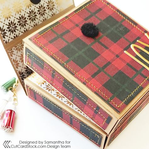 Micro Mini Album Gift Box - CutCardStock Blog Mini Album Scrap, Brag Books, Diy Mini Album, Christmas Mini Albums, Album Ideas, Mini Album Tutorial, Scrapbook Layout Sketches, Holiday Gift Box, 3d Craft