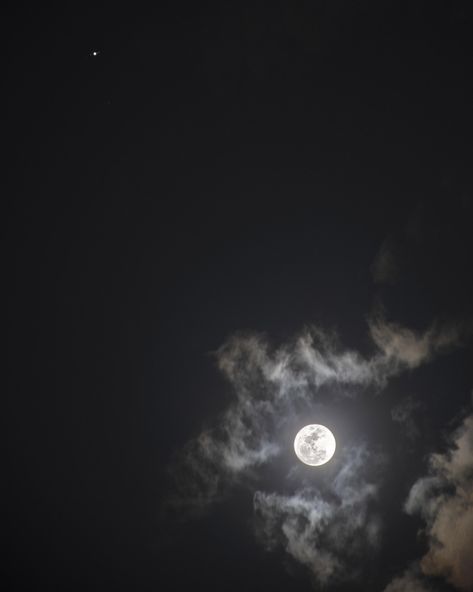 Real Moon Pictures, Bulan Aesthetic Night, Night Moon Aesthetic Pic, Moon Aesthetics Dark, Aesthetic Full Moon, Moonlight Aesthetic, Real Moon Pictures Photography, Islamic Words, Full Moon Pictures