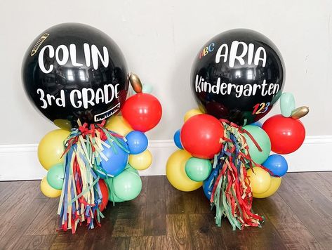 Entry Balloon Decor, Back To School Balloon Ideas, First Day Of School Balloons, Back To School Balloon Bouquet, Back To School Balloon Decor, Back To School Balloon Garland, Back To School Balloons, School Balloons, Ballon Art