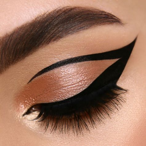 Luxe Longwear Eye Liner Pen Slay Makeup, Day Makeup Looks, Makeup Artist Tips, Eye Makeup Pictures, Star Makeup, Eyeliner Makeup, Beautiful Eye Makeup, Eye Makeup Designs, Evening Makeup