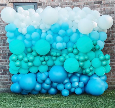 #balloonwall #ombre #blueballoonwall #ombreballoonwall #balloonbackdrop #prettyparty #prettypartyplanning #prettypartyrentals #balloonart Ombre Balloon Wall, Rain Baby Showers, Baby Dory, Balloon Walls, Balloons Wall, Rain Baby, Swim Meet, Balloon Arches, Shark Birthday