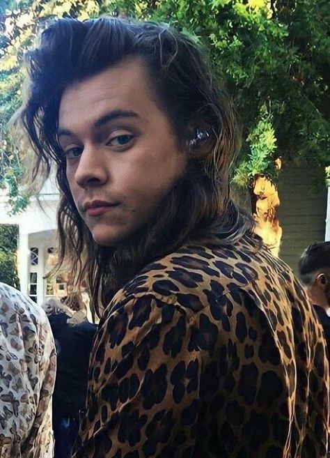 Long Hair Harry, Harry Styles Hair, Harry Styles Long Hair, Harry Styles Icons, Harry Styles 2015, Harry 1d, Hair Icon, Harry Styles Pictures, Treat People With Kindness