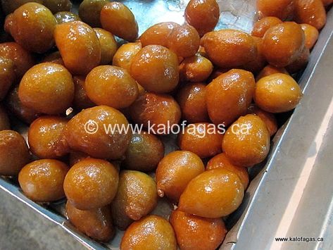 Loukoumades | Kalofagas.ca Honey Balls Recipe, Sweet Fritters, Greek Donuts, Honey Balls, Deep Fryer Recipes, Italian Pizza Recipe, Greek Sweets, Desserts Snacks, Greek Desserts