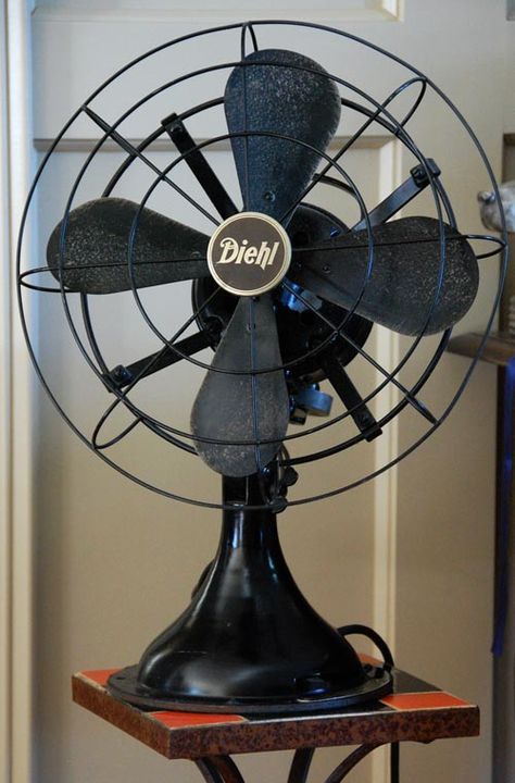 Vintage fans keep me cool... Indian Lifestyle, Travel Entertainment, Industrial Fan, Antique Fans, Vintage Fan, Art Deco Fan, Room Studio, Old Fan, Metal Fan