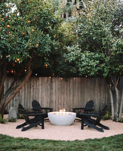 Backyard Greenery Wall, Twinkly Lights Backyard, Large Patio Decorating Ideas, European Backyard Ideas, Al Fresco Dining Backyard, European Backyard, Austin Backyard, Outside House Decor, Backyard Vibes