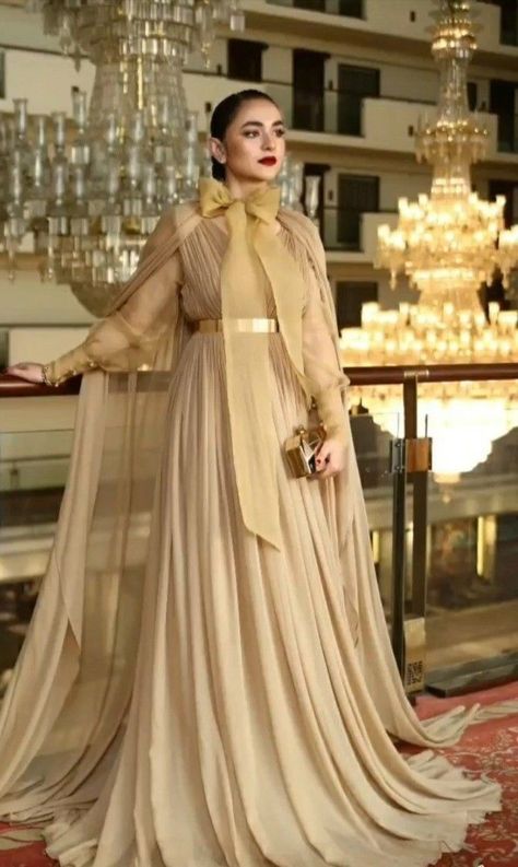 Tere Bin Drama, Dress Design Ideas, Elegant Silk Dresses, Gown Designs, Tere Bin, Yumna Zaidi, Simple Wedding Gowns, Casual Chic Outfits, Pakistani Fashion Party Wear