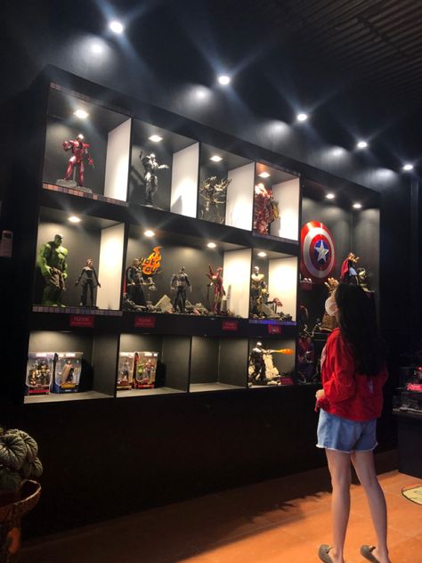 Marvel Collection Display, Action Figure Room, Game Collection Display, Figurine Collection Display, Hot Toys Display, Bearbrick Display, Collectors Room Ideas, Golden Spear, Lego Room Ideas