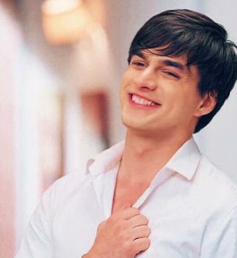 Mohsin Khan Pics, Kartik Goenka, Pics Of Cute Couples, Moshin Khan, Muslim Photos, Shivangi Joshi Instagram, Kaira Yrkkh, Instagram Black Theme, Kartik And Naira