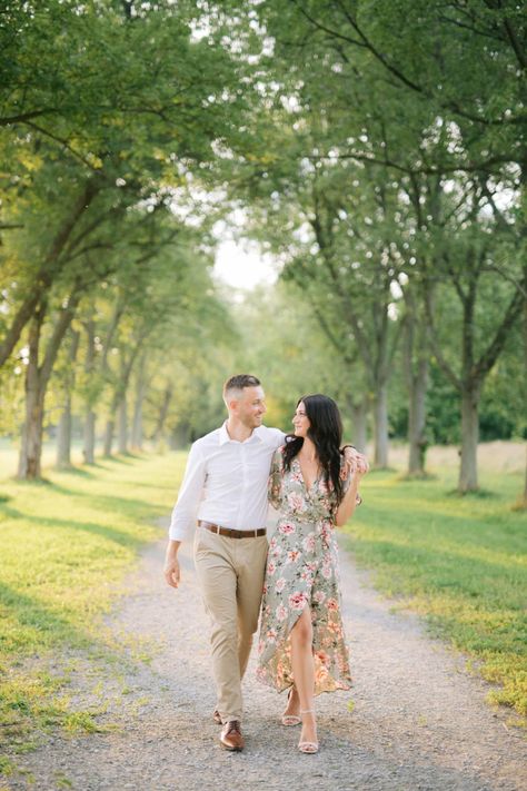 Morning Light Photography, Engagement Photography Outfits, Engagement Photo Outfits Summer, Prenuptial Photoshoot, Engagement Shoots Poses, Engagement Shoot Outfit, Engagement Picture Outfits, Niagara Wedding, Cute Engagement Photos