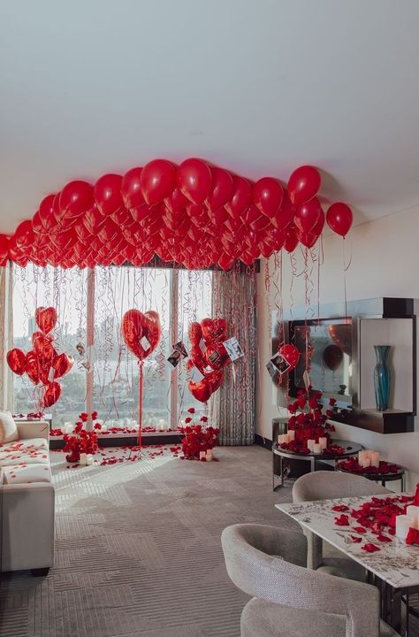 Engagement Room Decoration, Proposal Room Decor, Roses Hanging From Balloons, Romantic Balloon Decorations, Valentine’s Day Surprise, Proposal Decorations Indoor, Proposal Balloons, Valentines Day Proposal, Day Room Decor