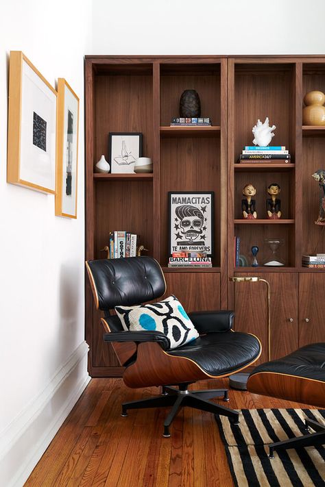 A Victorian with a modern flair Black Eames Chair, Vitra Lounge Chair, Eames Design, Style Salon, Living Room Styles, Relaxation Room, Eames Lounge, Living Room Storage, Living Room Inspo