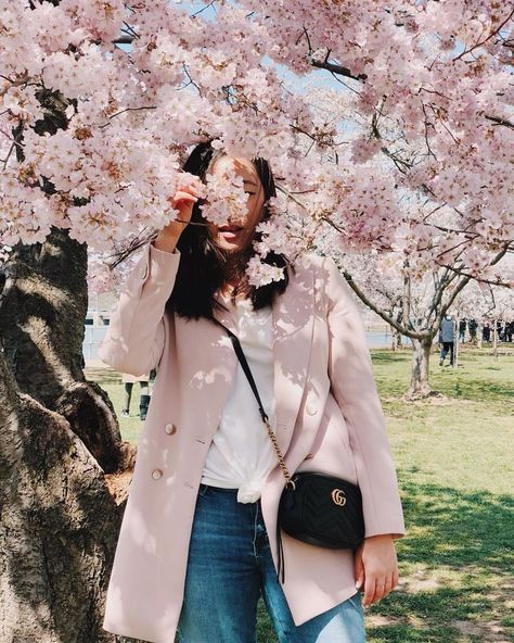 Women’s Casual Style, t-shirt, sneakers, denim, jeans, coat, crossbody bag, spring, Cherry blossoms, DC Japan Spring Fashion, Spring Outfits Korea, Cherry Blossom Outfit, Korean Spring Outfits, Spring Outfits Japan, Spring Korea, Japan Ootd, Travel Outfit Spring, Japan Outfits