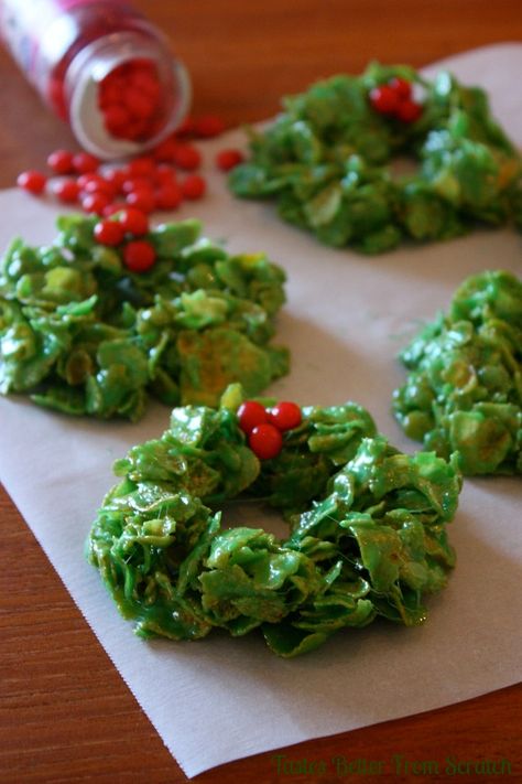 Christmas Cornflake Wreaths recipe on TastesBetterFromScratch.com Cornflake Wreaths, Jul Kaka, Decorações Com Comidas, Xmas Cookies, Christmas Sweets, Christmas Snacks, Christmas Cooking, Christmas Goodies, Holiday Cooking