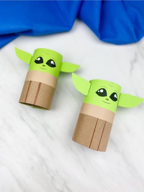 This toilet paper roll Baby Yoda craft is a fun and easy preschool craft idea! Download the free printable template and make at home. It's great for little Star Wars fans! #simpleeverydaymom #preschoolcrafts #preschool #preschoolers #starwarscrafts #toiletpaperrollcrafts Yoda Craft, Cardboard Tube Crafts, Yoda Party, Recycle Craft Projects, Easy Preschool Crafts, Recycled Crafts Kids, Star Wars Crafts, Diy Star, Toilet Paper Crafts