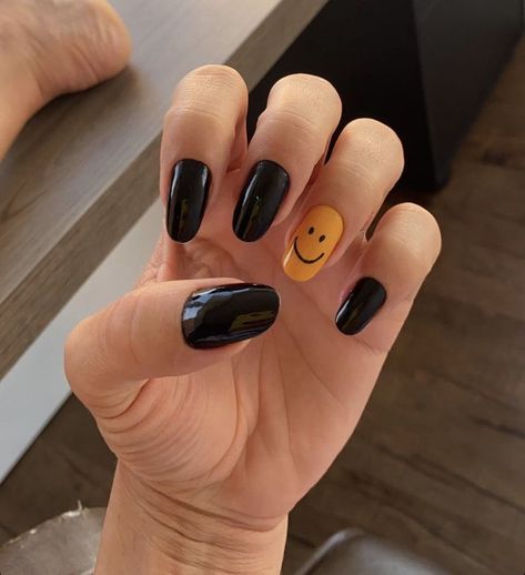 Emoji Nails, Black Gel Nails, Iphone Wallpaper Classy, Pretty Nail Art Designs, Nail Art Designs Videos, Pretty Nail Art, Color Inspo, Black And Yellow, How To Make Hair