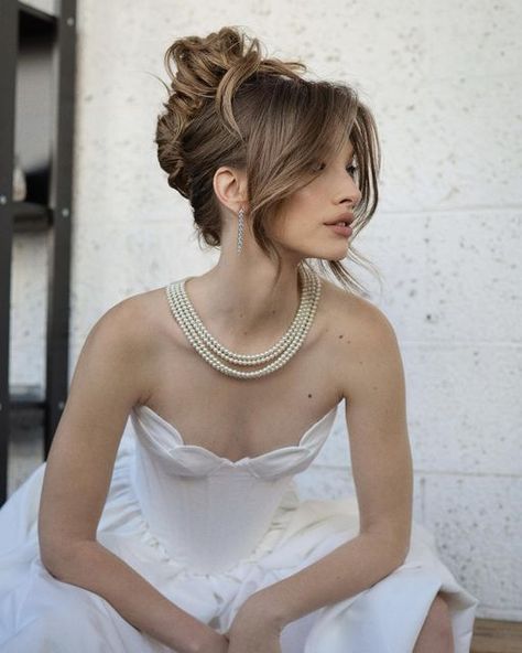 Hairstyles With Short Dress, Bridal Hair Inspo Updo, Wedding Hair Strapless Dress Updo, Old Money Wedding Makeup, Up Hair Do, Hairstyle For Strapless Dress, Elegant Bride Hairstyles, Updo Blonde Hair, Vintage Updo Hairstyles