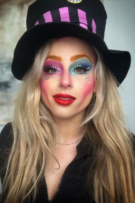 Womans Mad Hatter Costume Diy, Mad Hatter Costume Makeup, Plus Size Mad Hatter Costume, Simple Mad Hatter Makeup, Mad Hatter Female Makeup, Mad Hatter Make Up Female, Mad Hatter Face Paint, Alice In Wonderland Makeup Looks, Easy Mad Hatter Makeup For Women