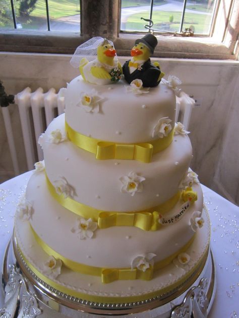 wedding duck cake! Duck Themed Wedding, Duck Wedding Cake, Duck Wedding, Clearwell Castle, Goofy Cake, Bow Tie Cake, Unusual Wedding Cakes, Duck Cake, Unusual Wedding