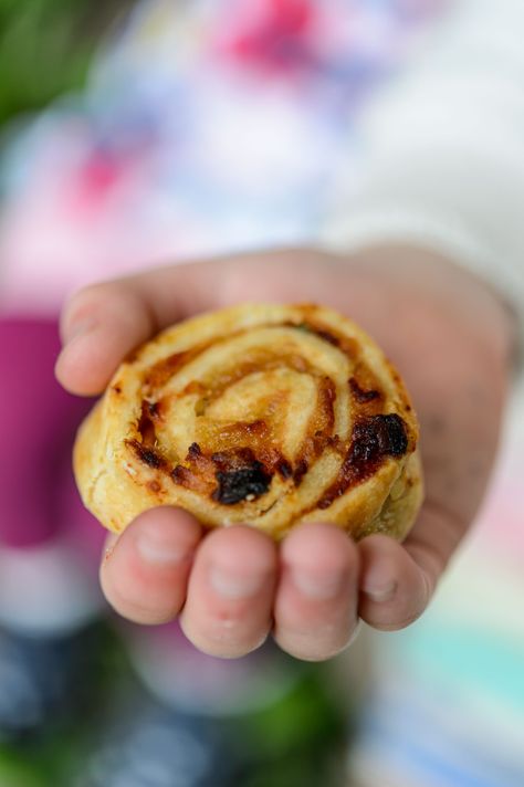 Homemade apple swirls recipe Easy Apple Pie, Easiest Apples, Homemade Apple, Fall Treats, Seasonal Recipes, Apple Recipes, Perfect Food, Salmon Burgers, Apple Pie