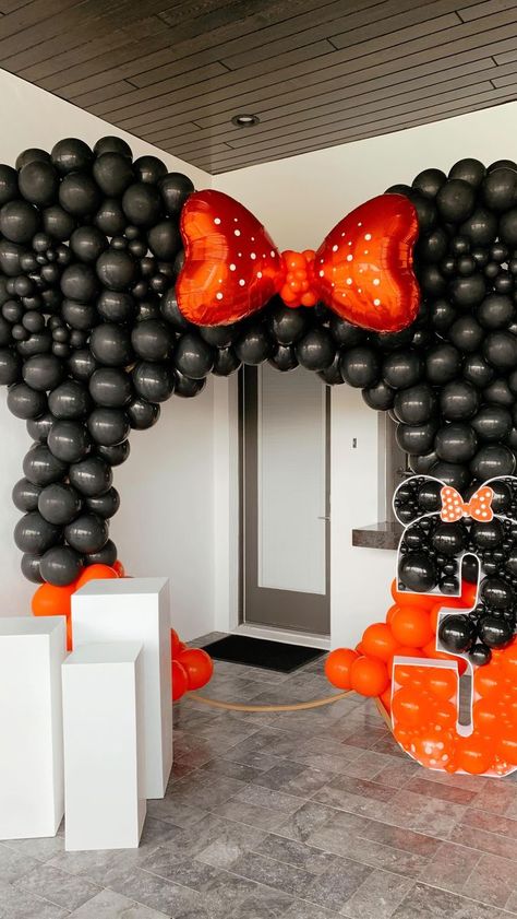 Fiesta Mickey Mouse, Disney Balloons, Minnie Mouse Birthday Party Decorations, Minnie Mouse Birthday Party, Safari Birthday, Minnie Mouse Party, Minnie Mouse Birthday, Balloon Art, Balloon Garland