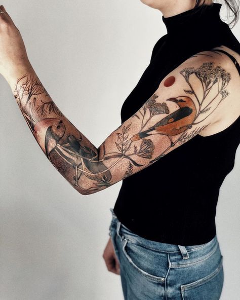 Joanna Swirska Dzo Lama bird Tattoo Dzo Lama Tattoo, Dzo Lama, Gold Tattoo Ink, Tattoo Artist Quotes, Bird Tattoo Sleeves, Tattoo Artists Near Me, Mother Nature Tattoos, Famous Tattoo Artists, Hip Thigh Tattoos