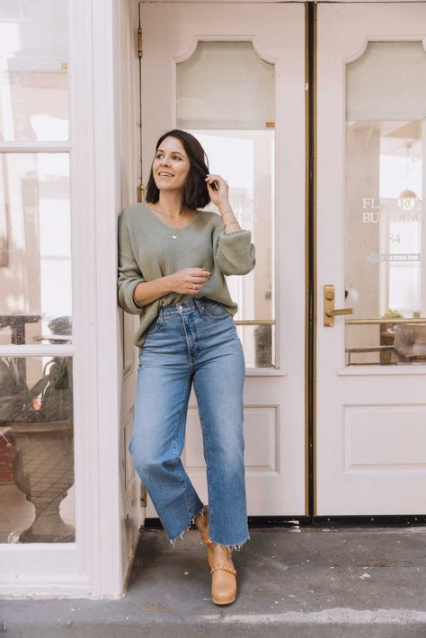 Clogs Fall Outfit, Best Straight Leg Jeans, Styling Clogs, Shoes For Fall, Clogs Outfit, Vintage Mom Jeans, Cropped Wide Leg Jeans, Clog Shoes, Loeffler Randall